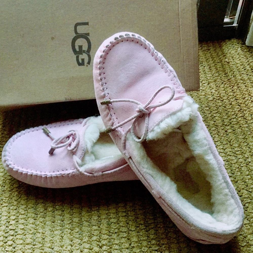 Brand New Pink ugg slippers size 7